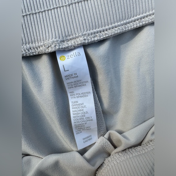 NWT Zella lightweight athletic pants size L
Polyester & Spandex - Picture 5 of 7